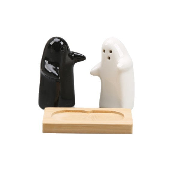 Creative Ceramic Salt and Pepper Shaker Set – Black & White Hugging Figures with Bamboo Base