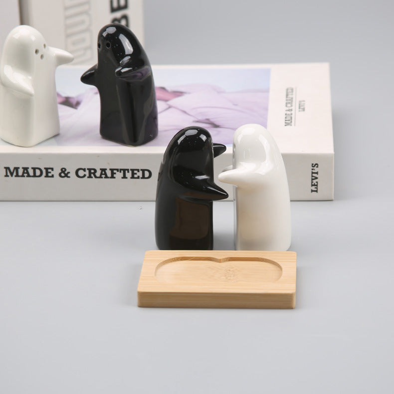 Creative Ceramic Salt and Pepper Shaker Set – Black & White Hugging Figures with Bamboo Base