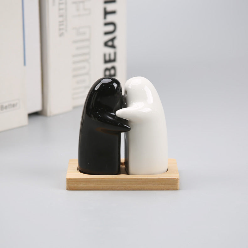 Creative Ceramic Salt and Pepper Shaker Set – Black & White Hugging Figures with Bamboo Base